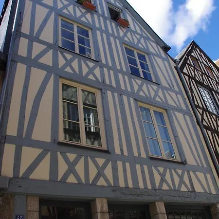 Une Chambre Dans L'atelier De R-3